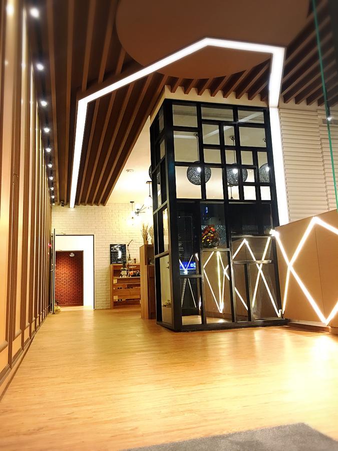 Master Chitow Hostel Kaohsiung Buitenkant foto