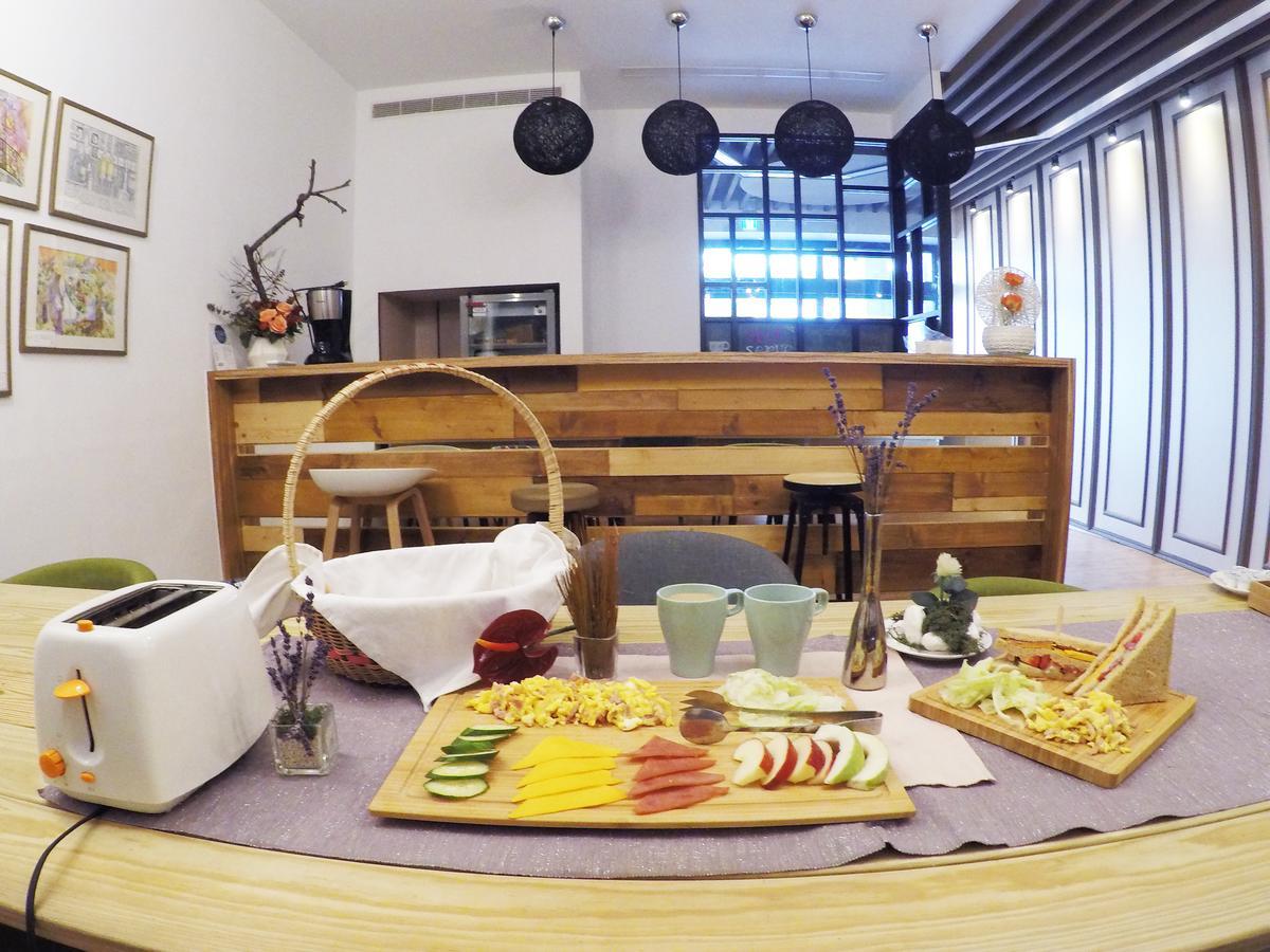 Master Chitow Hostel Kaohsiung Buitenkant foto